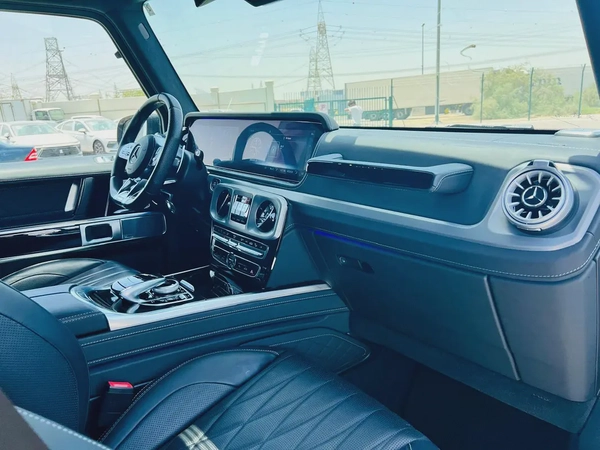 2022 - BENZ G63 AMG  - SUPER CLEAN - LIKE NEW - ONLY 32,000 KM