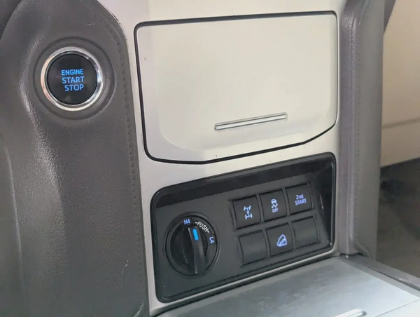 TOYOTA PRADO 2018 GCC V6 4.0L IN EXCELLENT CONDITION