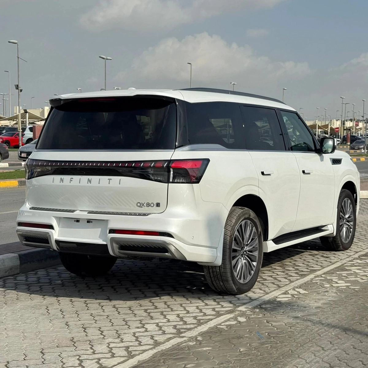 INFINITI QX80 LUXE 2025 | WHITE-15-15