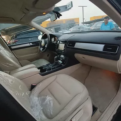 Well Maintained 2012 Volkswagen Touareg - GCC Specs-9