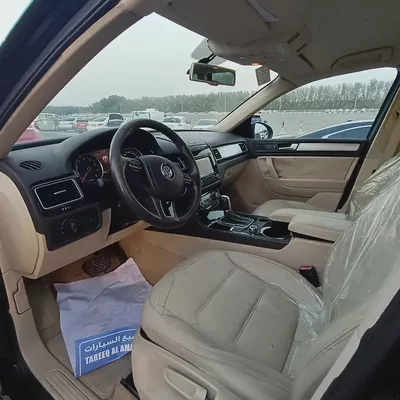 Well Maintained 2012 Volkswagen Touareg - GCC Specs-3