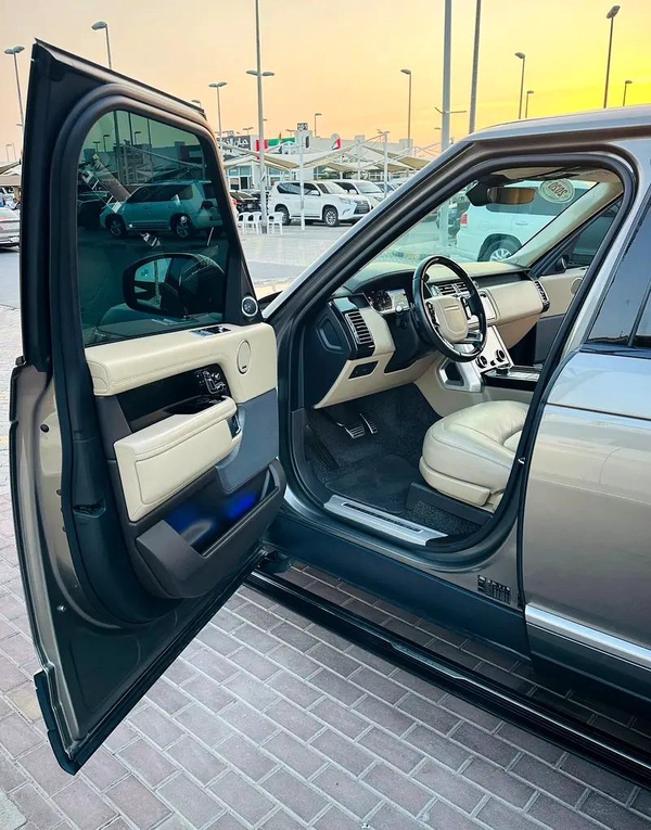 رنج روفر فوج خليجي صبغ وكاله Land Rover Range Rover P400 SE 2020 - GCC Specs
