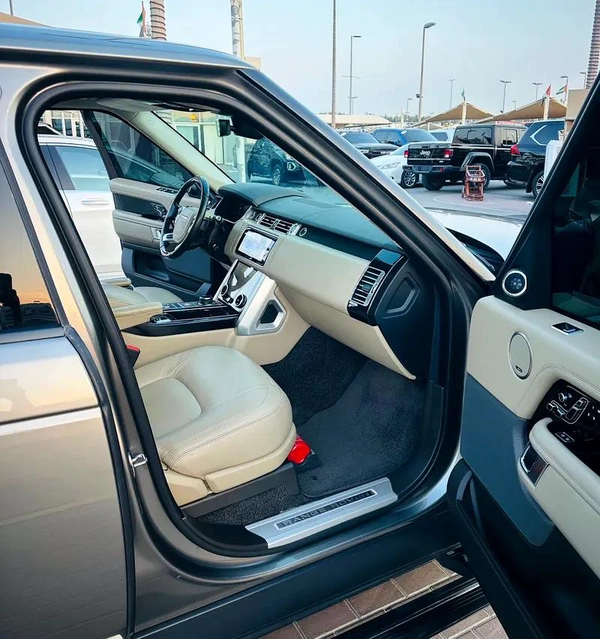 رنج روفر فوج خليجي صبغ وكاله Land Rover Range Rover P400 SE 2020 - GCC Specs