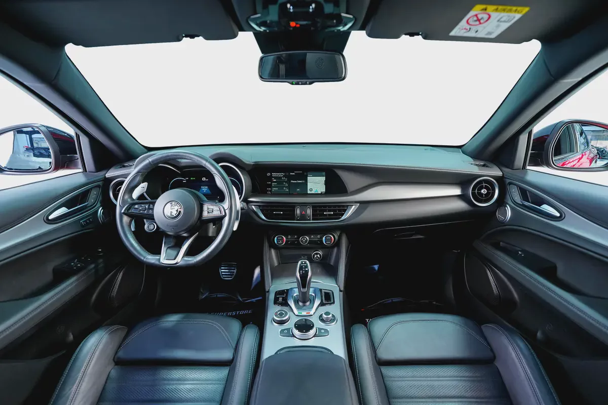 Alfa Romeo Stelvio Veloce-GCC-1 Owner-Low Mileage-Gargash Warranty  Service Contract Until 2029-9-9