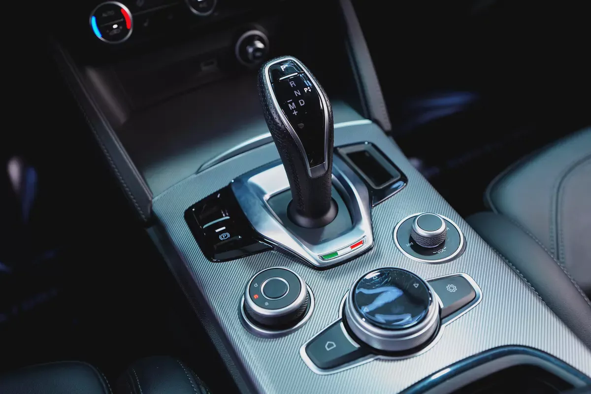 Alfa Romeo Stelvio Veloce-GCC-1 Owner-Low Mileage-Gargash Warranty  Service Contract Until 2029-15-15