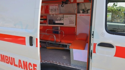 2025 CMC Veryca Panel Van ( AMBULANCE ) 1.5L RWD GCC 0Km With 3 Years Or 100,000 Km Warranty-11