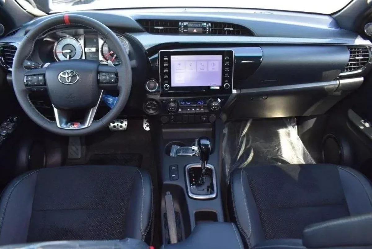 Toyota Hilux -6-0