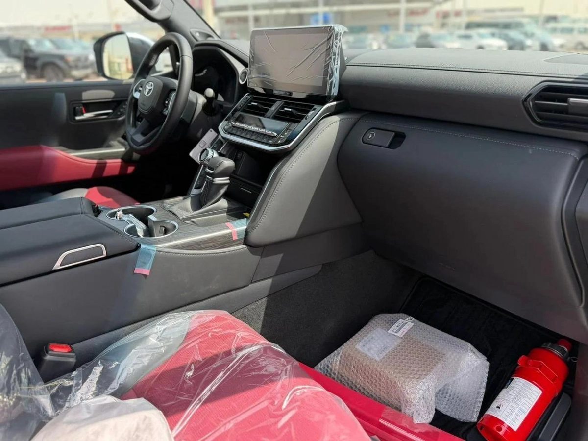 Toyota Land Cruiser LC300 VXR INSIDE BURGUNDY 2026 AL FUTTAIM SPECS