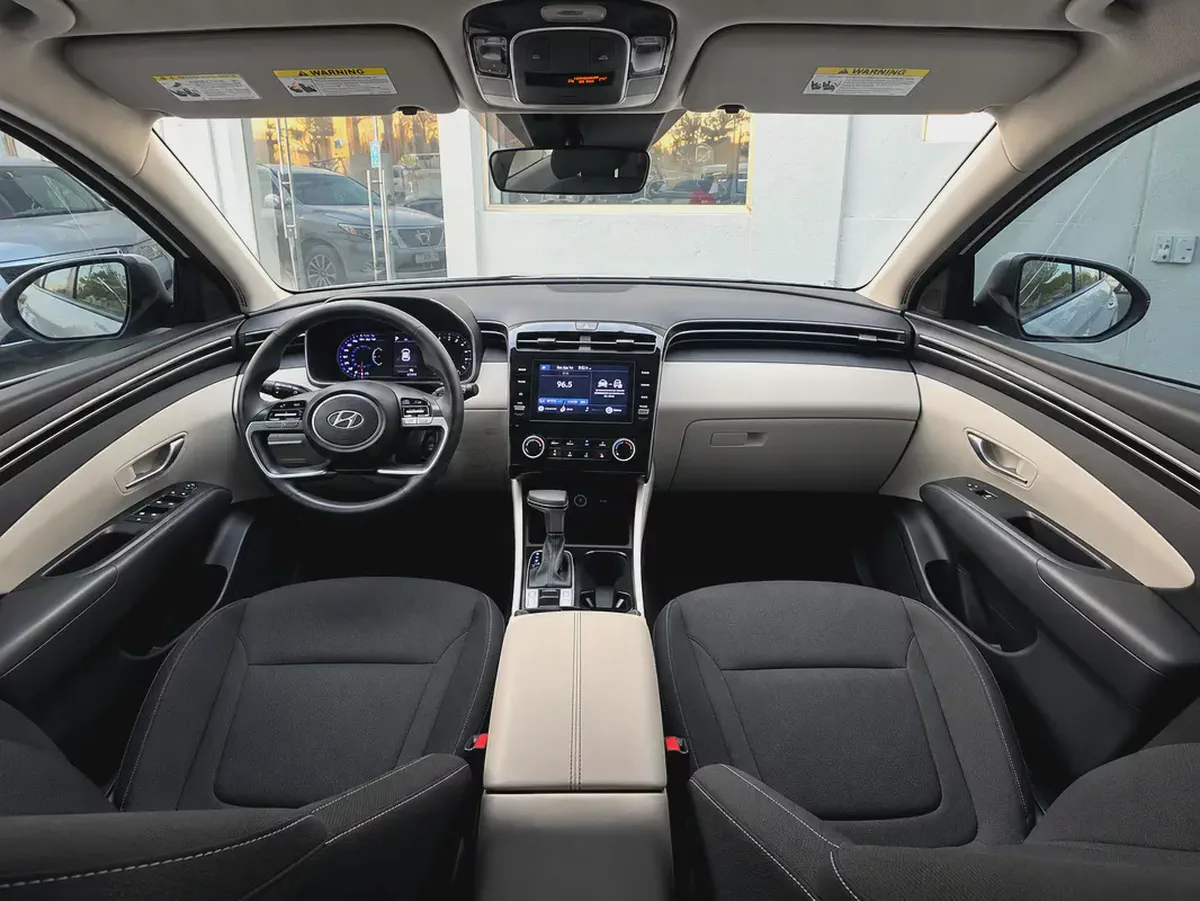 AED 700 PM |  HYUNDAI TUCSON | SE  DECENT CONDITION | 0% DOWNPAYMENT-8-8