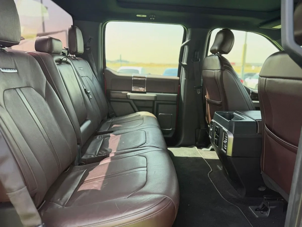 (2016) FORD F-150 //PLATINUM// GCC FULL OPTION -EXCELLENT CONDITION-