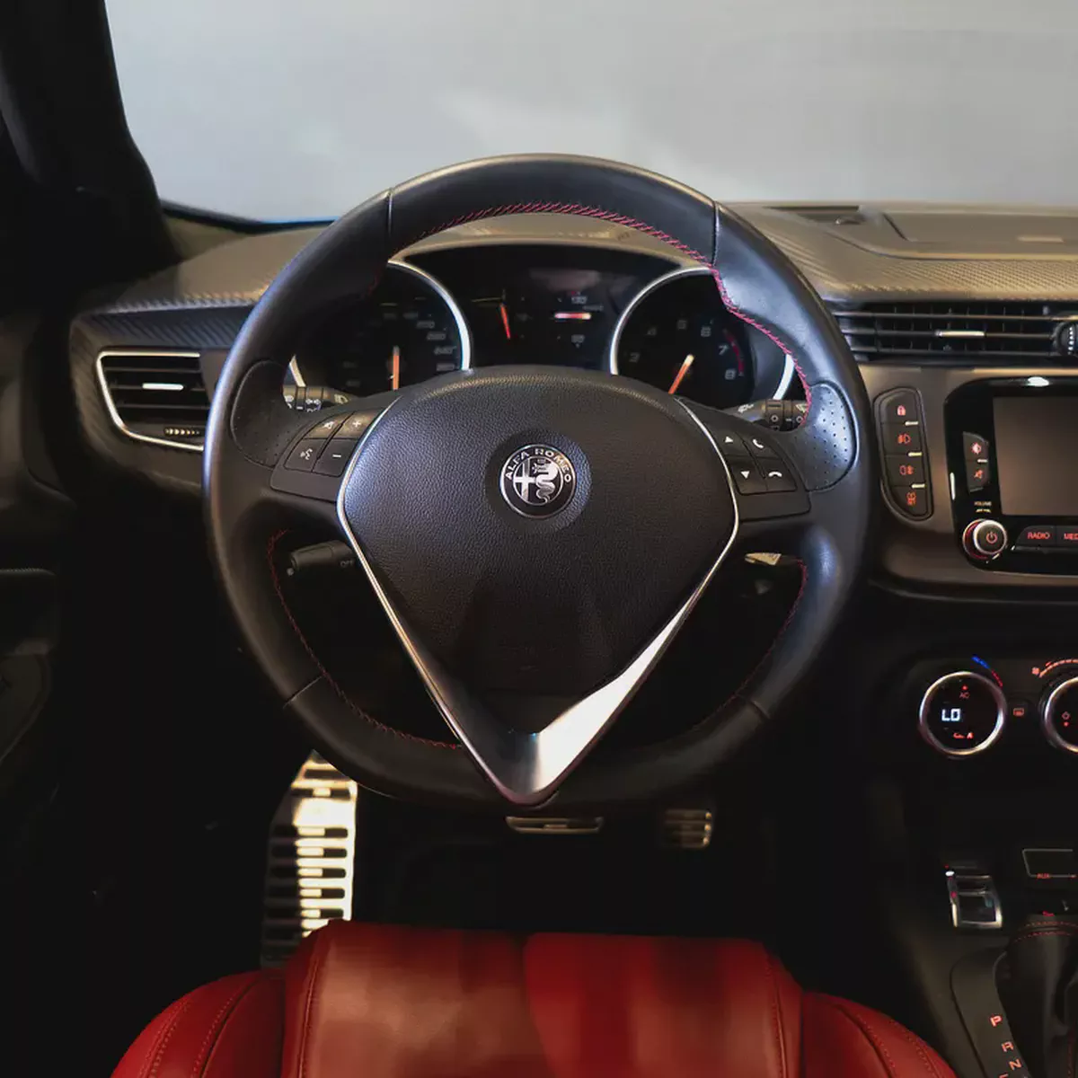 AED 765 P.M • 0% Downpayment •  Alfa Romeo Giulietta Veloce • 1 Year Warranty-10-10