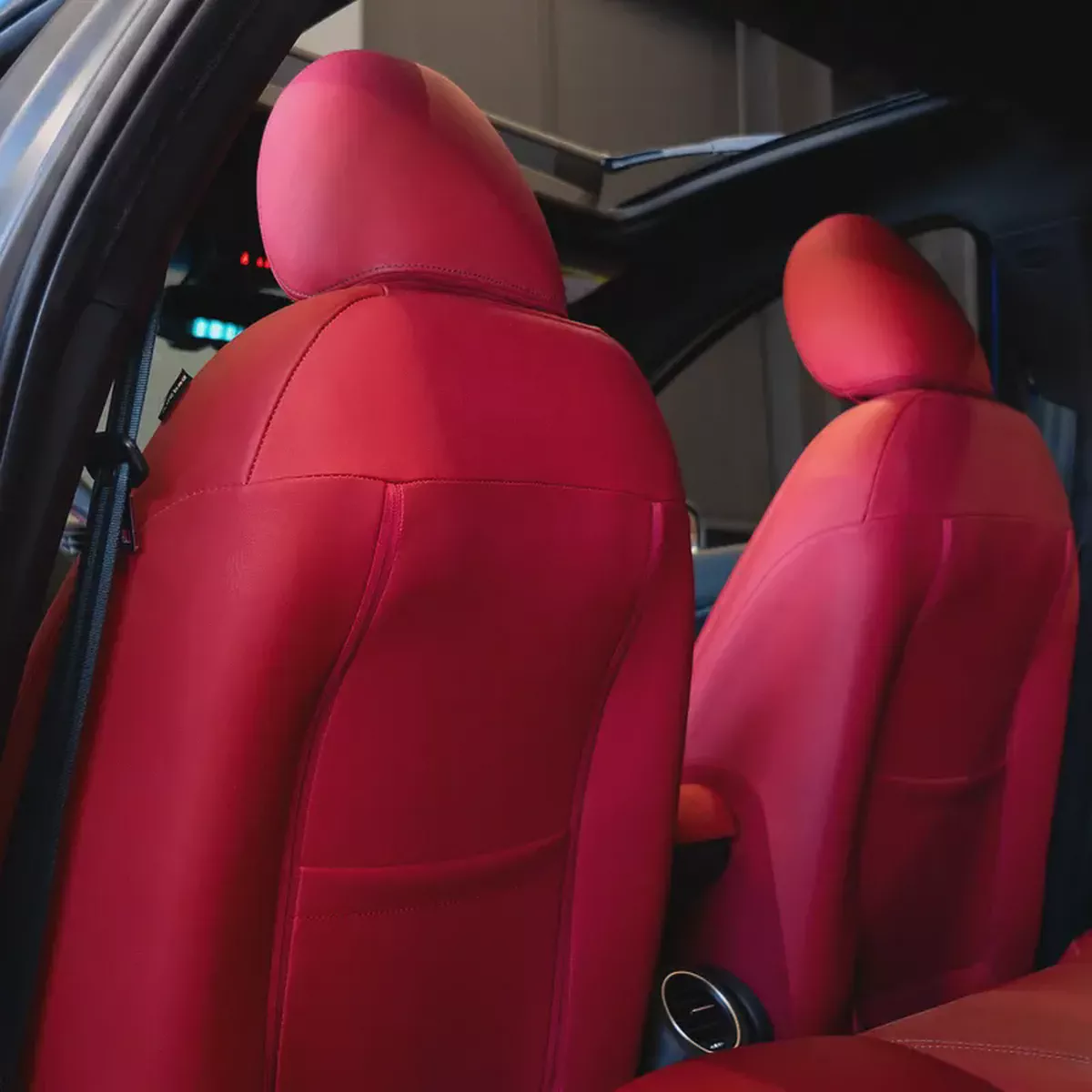 AED 765 P.M • 0% Downpayment •  Alfa Romeo Giulietta Veloce • 1 Year Warranty-15-15