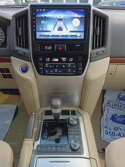 Toyota Land Cruiser GXR 2018 | GCC Specs | Well Maintained-9