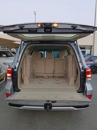 Toyota Land Cruiser GXR 2018 | GCC Specs | Well Maintained-10