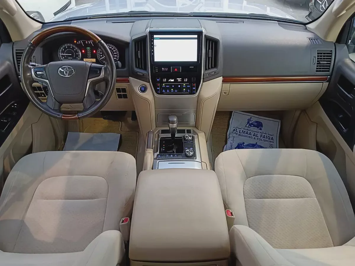 Toyota Land Cruiser GXR 2018 | GCC Specs | Well Maintained-12-12