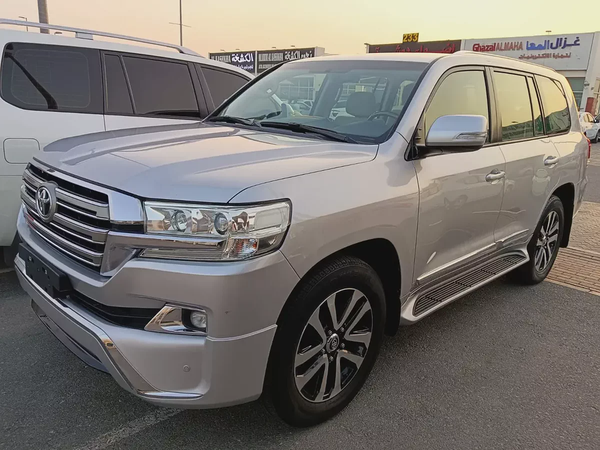 Toyota Land Cruiser GXR 2018 | GCC Specs | Well Maintained-2-2