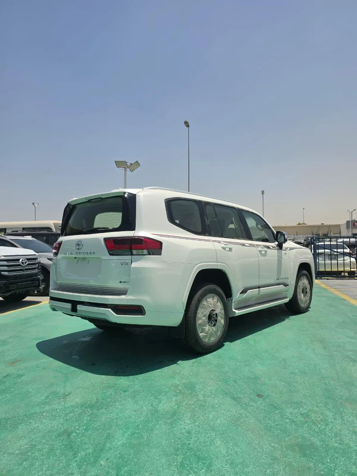 TOYOTA LAND CRUISER 3.5L TURBO HYBRID-6-6