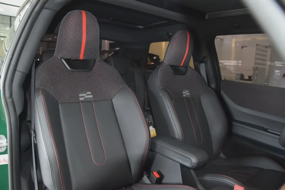 2025 ll Mini Cooper S JCW ll Gcc ll Warranty And service Contract AGMC-13-13