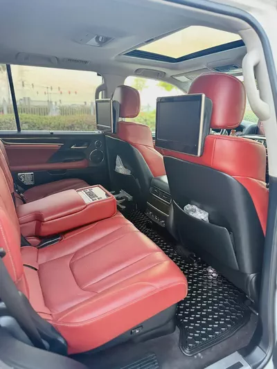 2021 Lexus LX 570 Platinum - Canadian Specs-13
