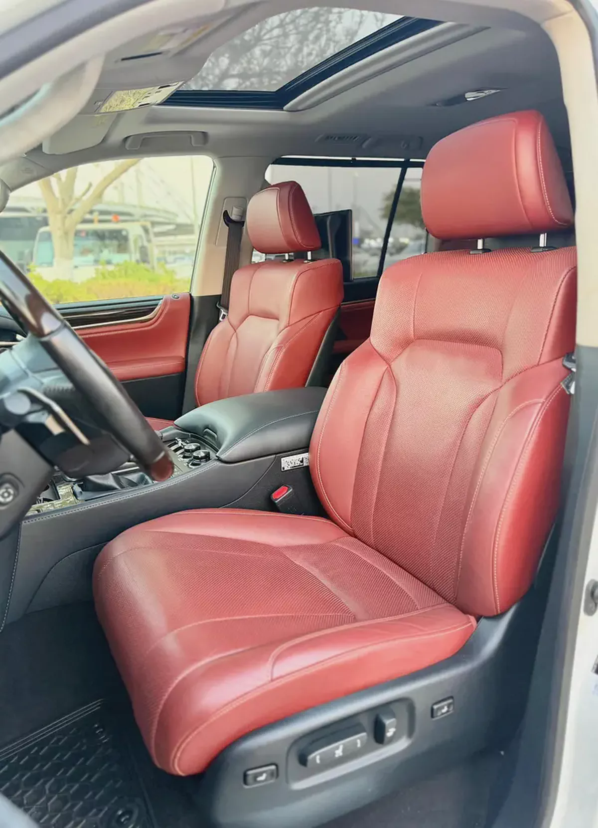 2021 Lexus LX 570 Platinum - Canadian Specs-12-12