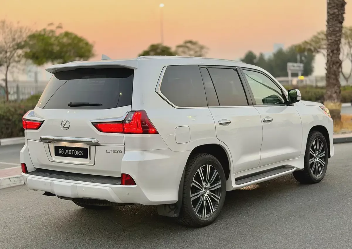 2021 Lexus LX 570 Platinum - Canadian Specs-4-4