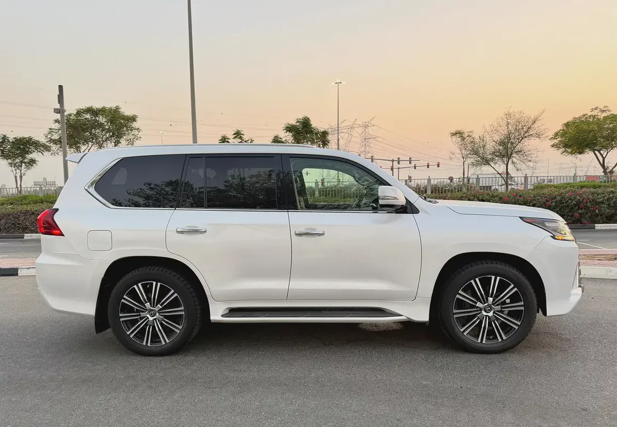 2021 Lexus LX 570 Platinum - Canadian Specs-6-6
