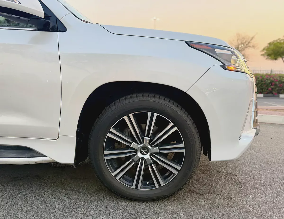 2021 Lexus LX 570 Platinum - Canadian Specs-7-7