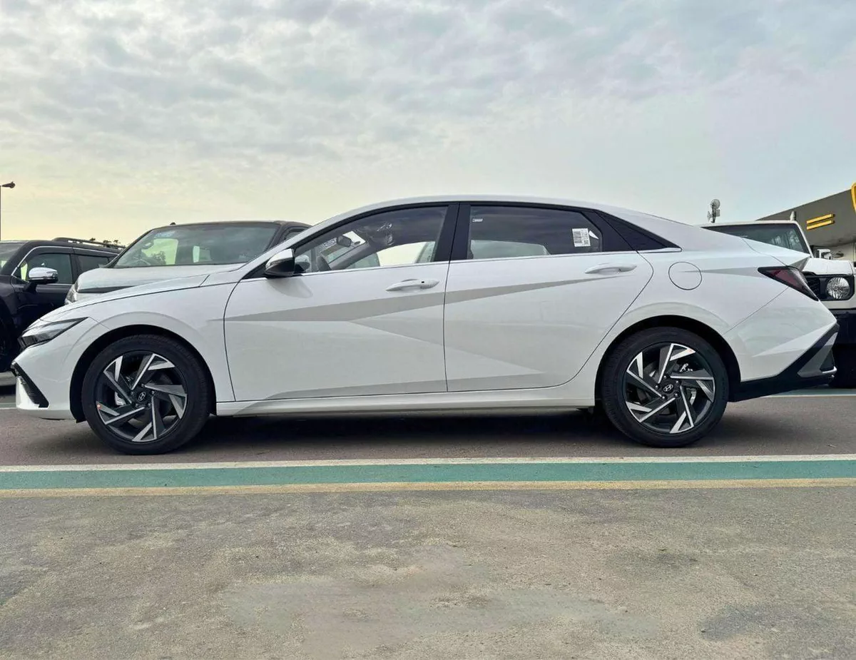 Hyundai Elantra SMART 1.5L PETROL / SUNROOF WITH LEATHER / CHINESE SPCES (CODE# ELITE) READY STOCK-1-0