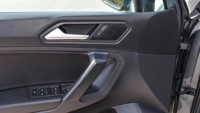 Volkswagen Tiguan SE R Line-10