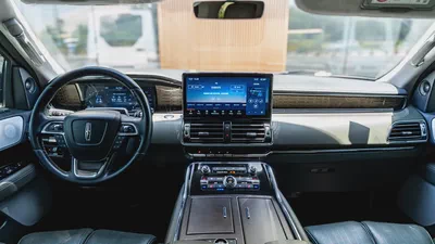 2024 Lincoln Navigator Presidential, Lincoln Warranty + Service Pack, Low Kms, 7-Seater, GCC-13