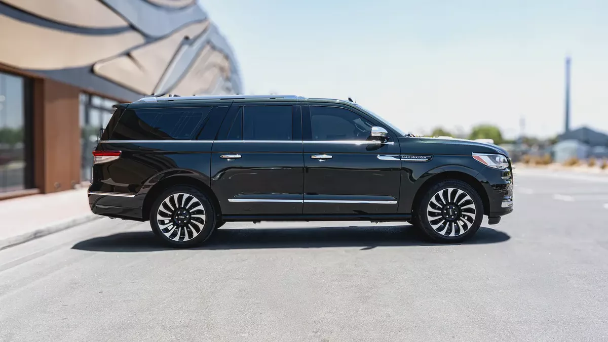 2024 Lincoln Navigator Presidential, Lincoln Warranty + Service Pack, Low Kms, 7-Seater, GCC-6-6