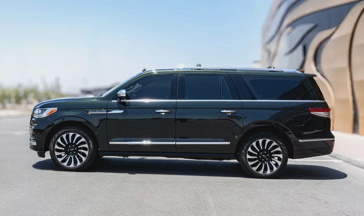2024 Lincoln Navigator Presidential, Lincoln Warranty + Service Pack, Low Kms, 7-Seater, GCC-7-7