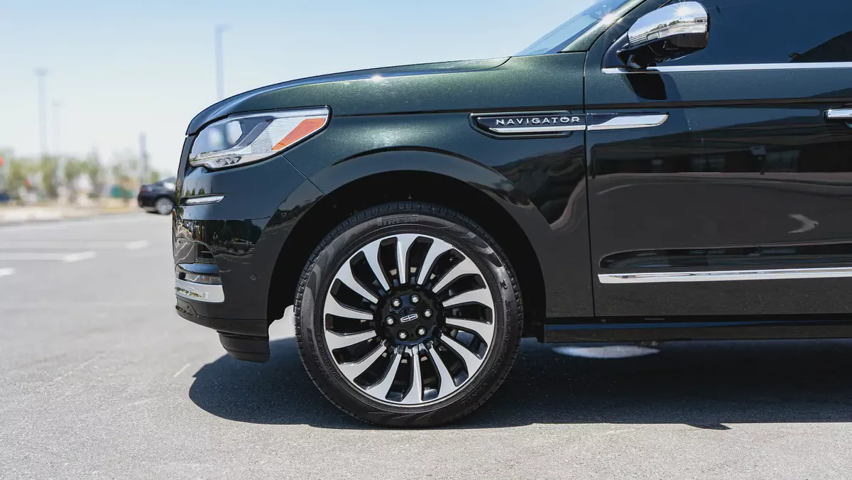 2024 Lincoln Navigator Presidential, Lincoln Warranty + Service Pack, Low Kms, 7-Seater, GCC-8-8