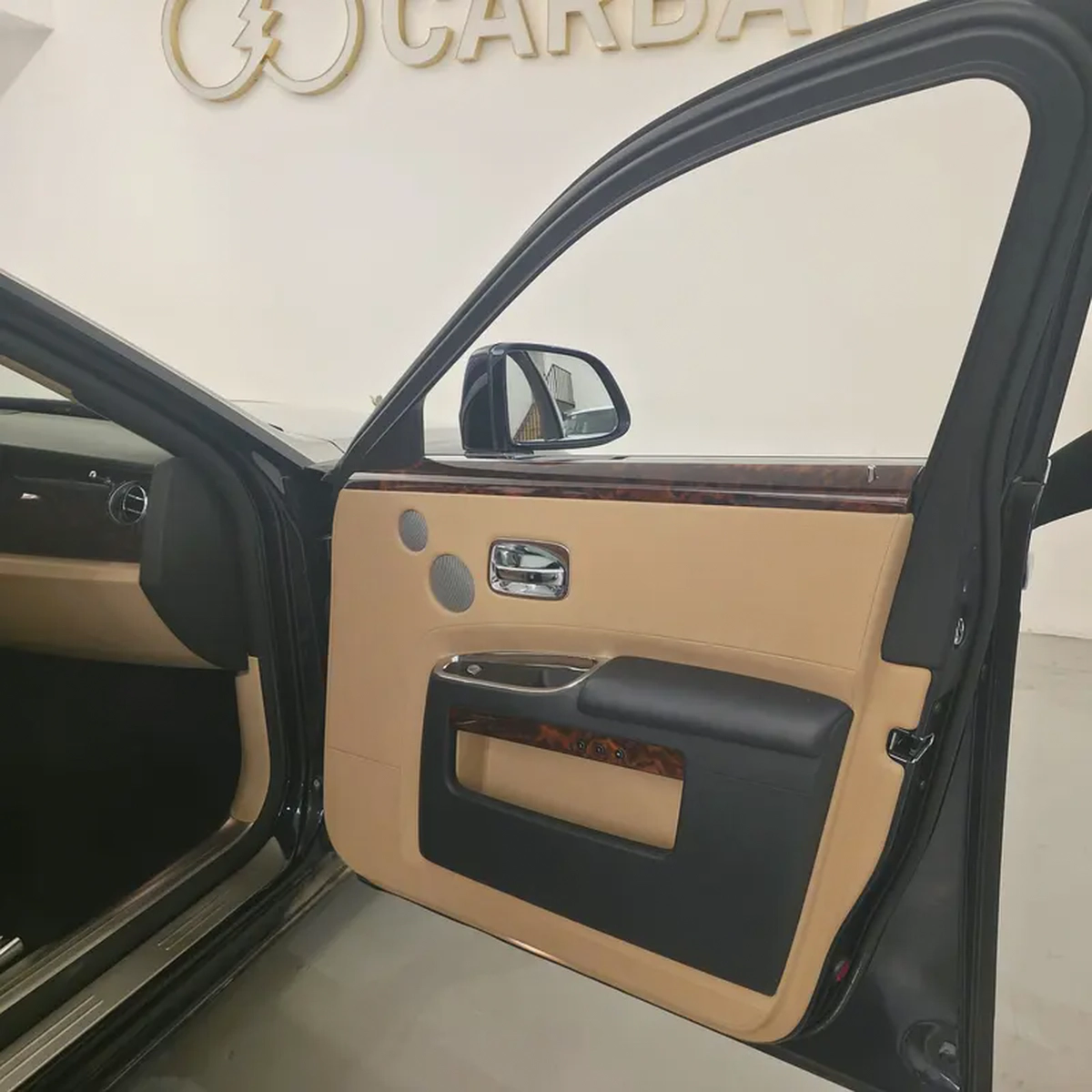 AED 7171 PM | ROLLS ROYCE GHOST 2013 | PARTIAL AGENCY HISTORY | PRISTINE CONDITION | 1 YEAR WARRANTY-10-10