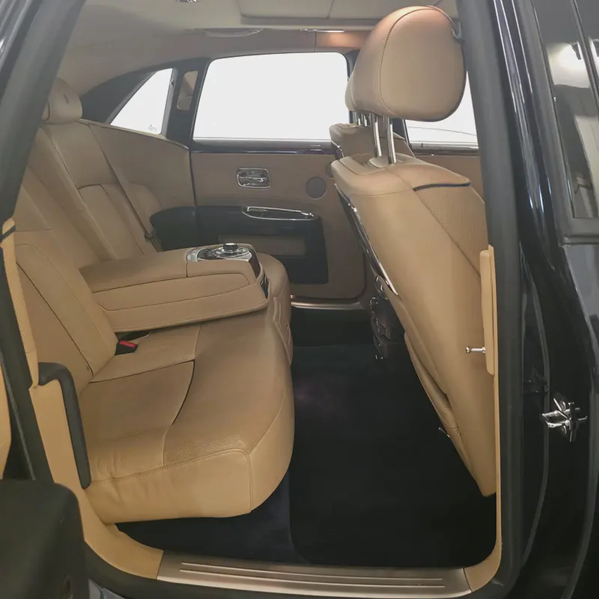 AED 7171 PM | ROLLS ROYCE GHOST 2013 | PARTIAL AGENCY HISTORY | PRISTINE CONDITION | 1 YEAR WARRANTY-17-17