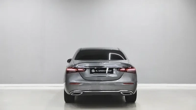 Mercedes-Benz E-Class E 200-2