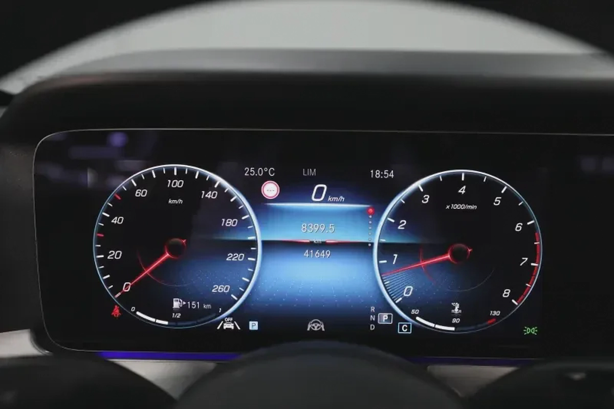 Mercedes-Benz E-Class E 200-11-11