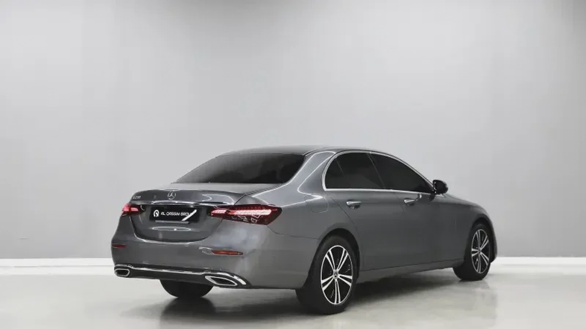 Mercedes-Benz E-Class E 200-8-8