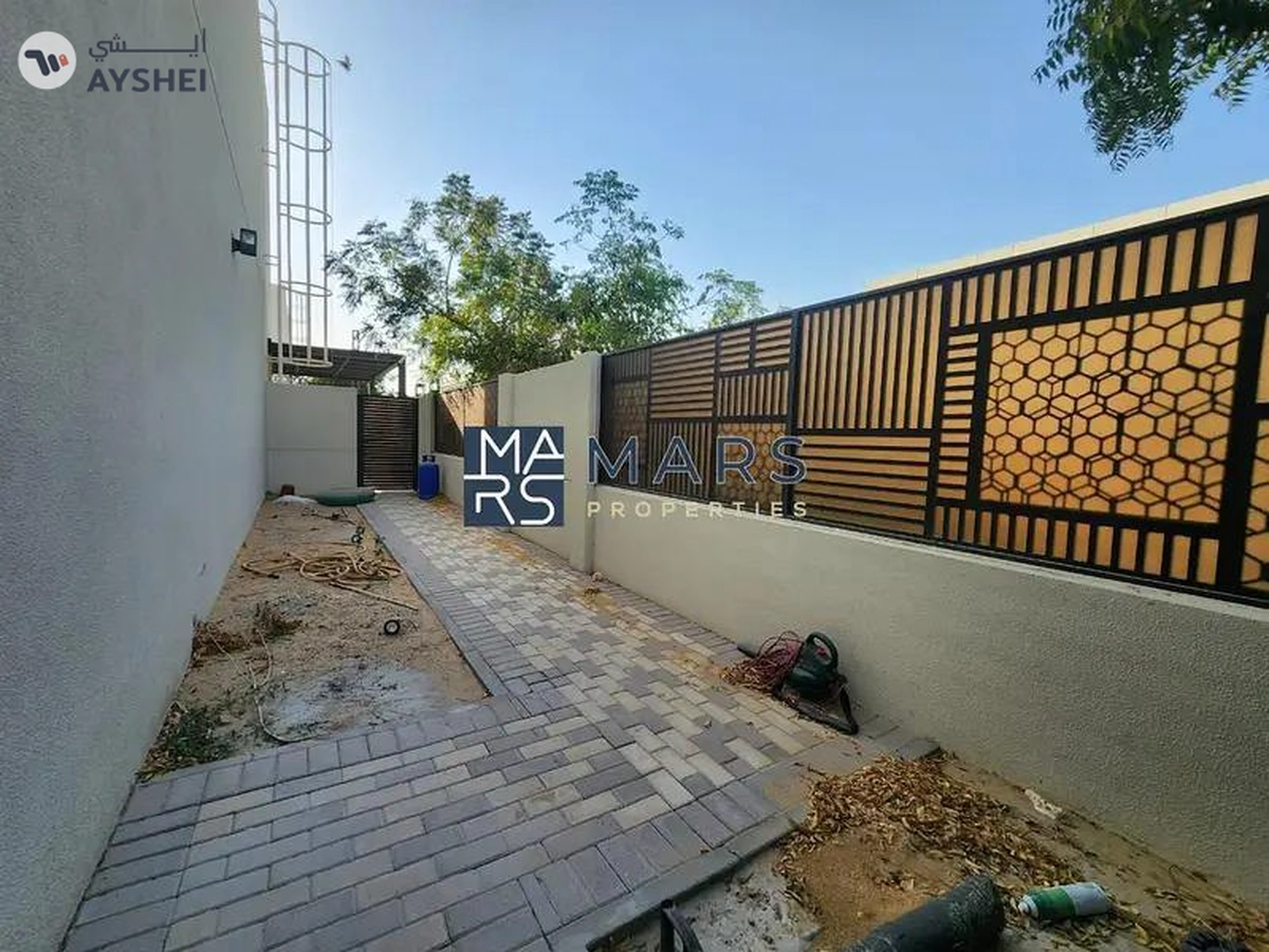 Distress Deal | Fully Corner Unit| Landscaped Garden-2-2