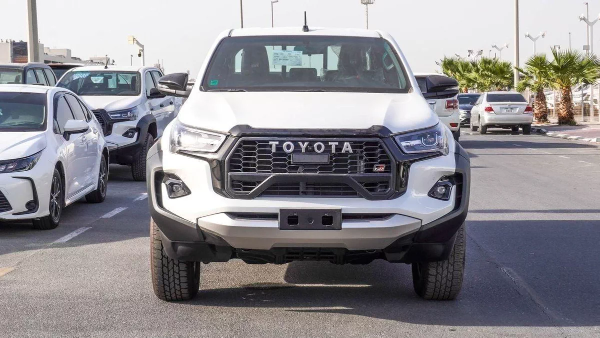 Toyota Hilux GR Sport 2.8L-1-0