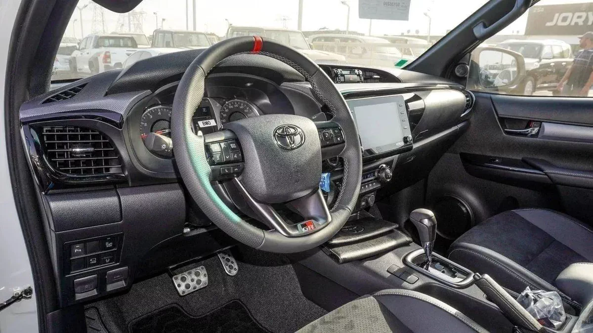 Toyota Hilux GR Sport 2.8L-7-0
