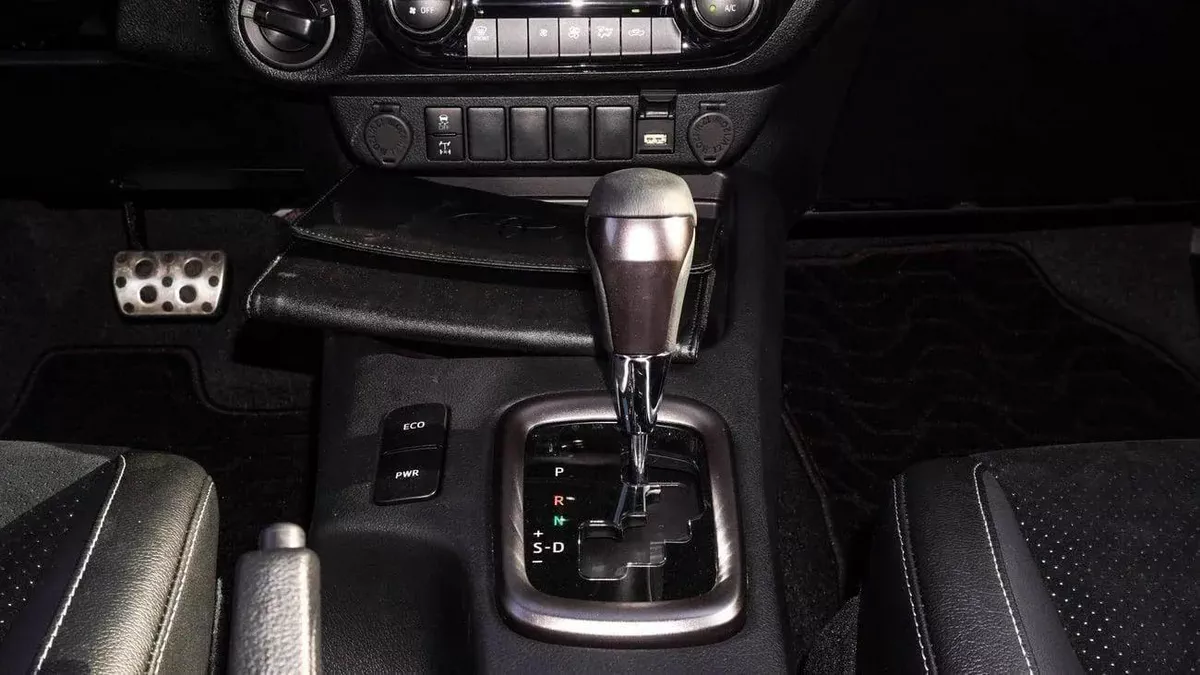 Toyota Hilux GR Sport 2.8L-8-0
