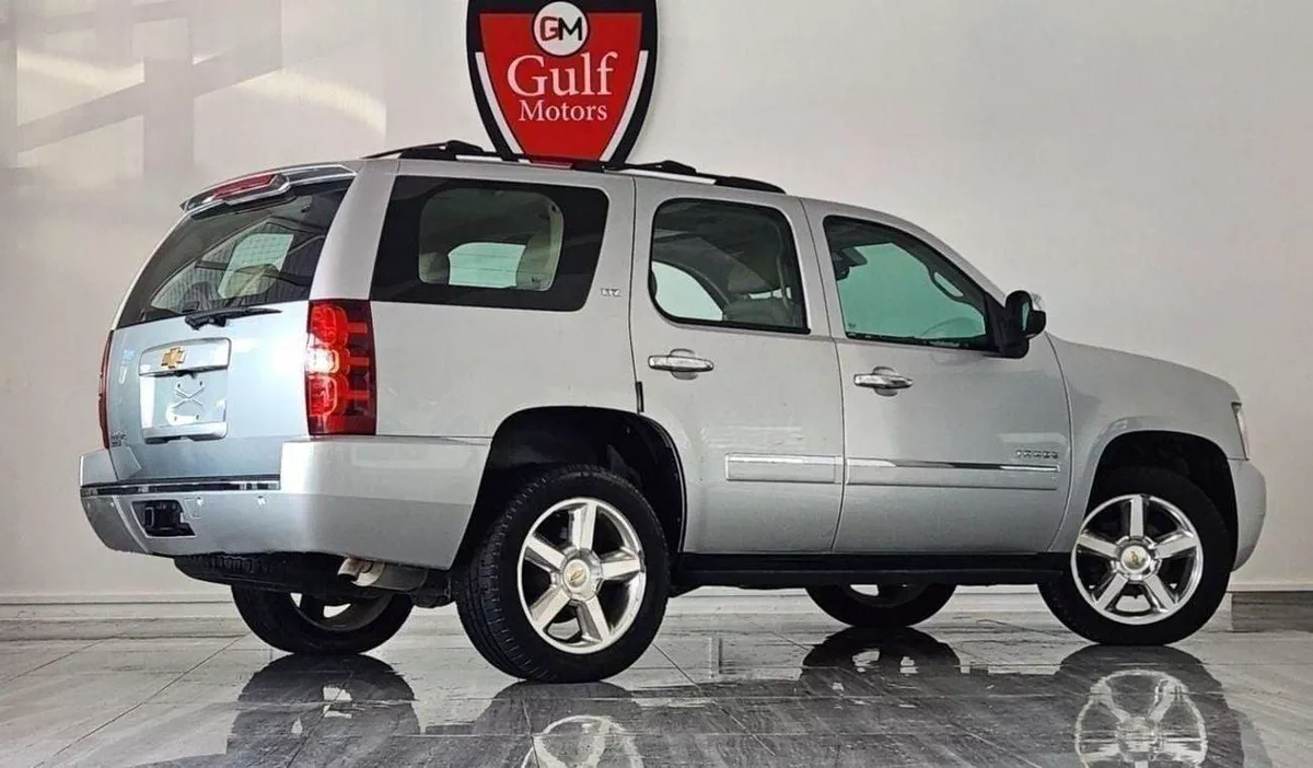 Chevrolet Tahoe LTZ S/R DVD/NAV LTZ FULL OPTION 5.3L-8CYL - SUNROOF - LEATHER INTERIOR - EXCELLENT CONDITION-4-0