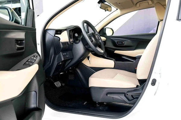 Toyota Yaris E