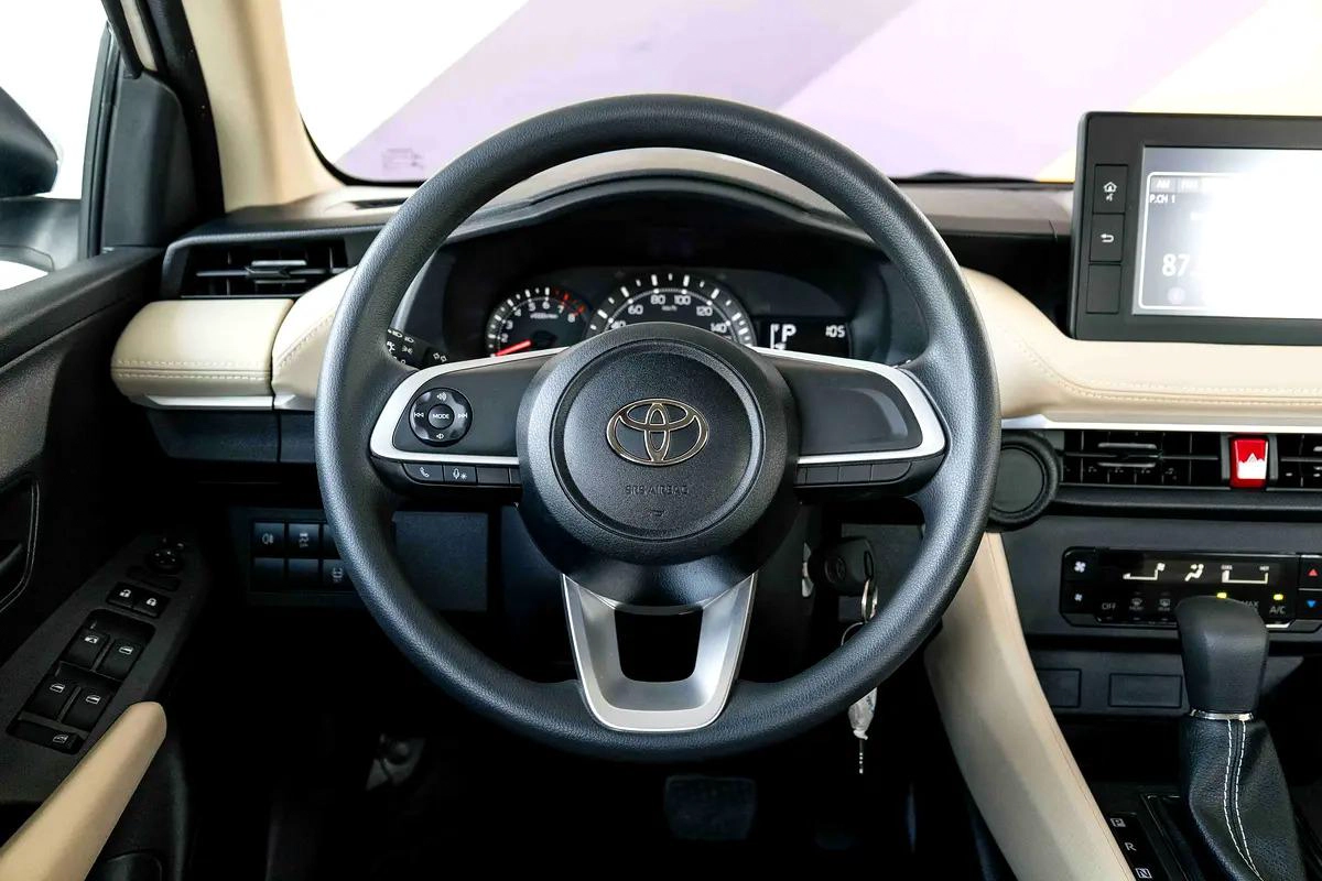 Toyota Yaris E-17-17