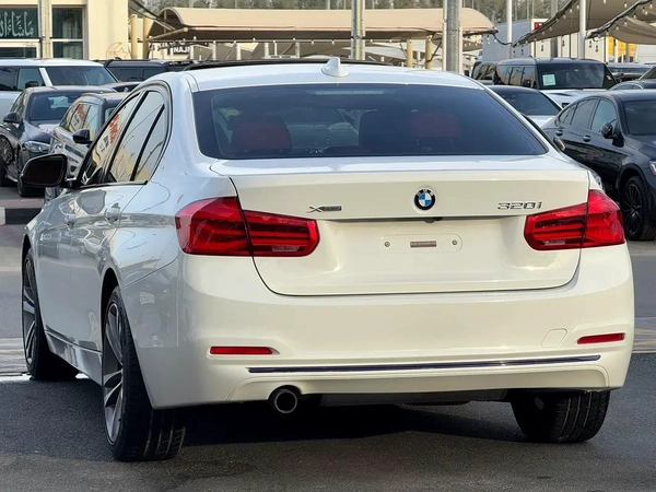 BMW 3-Series 320i 2017 - Canadian Specs - Excellent Condition