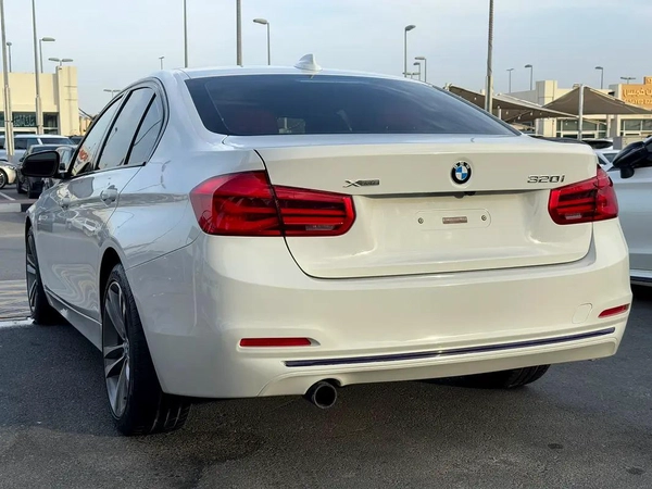 BMW 3-Series 320i 2017 - Canadian Specs - Excellent Condition