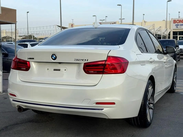 BMW 3-Series 320i 2017 - Canadian Specs - Excellent Condition