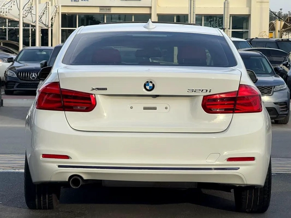 BMW 3-Series 320i 2017 - Canadian Specs - Excellent Condition