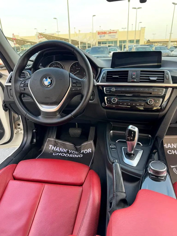BMW 3-Series 320i 2017 - Canadian Specs - Excellent Condition